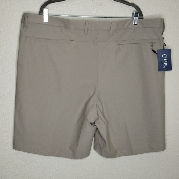 Chaps Golf Slim Fit Khaki Shorts Mens Size 40 - Picture 2 of 6